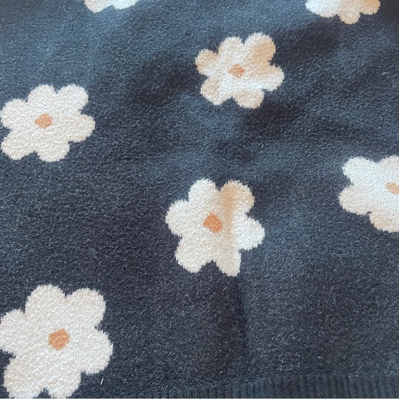 Daisy flower cropped cardigan sweater - Picture 8 of 10